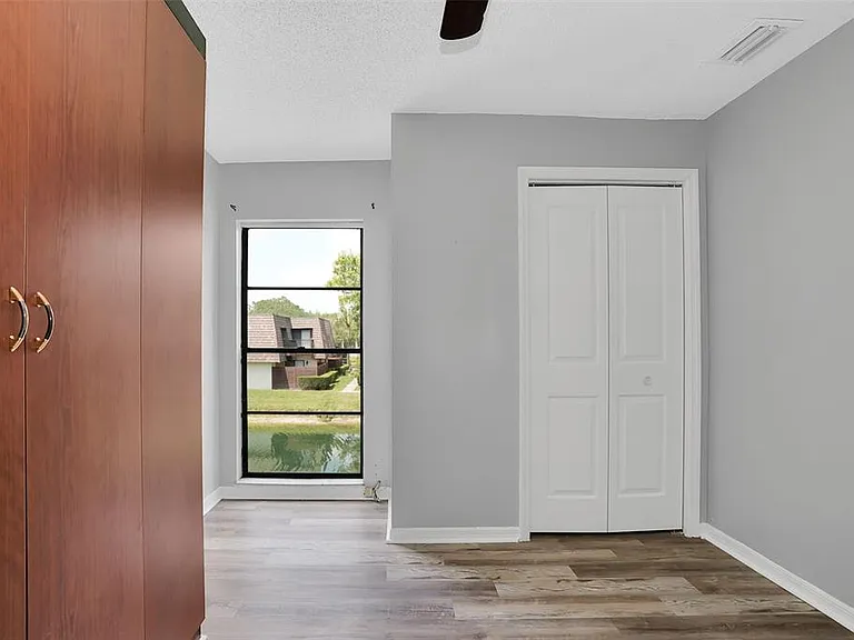 15217 W Pond Woods Dr — Photo 33