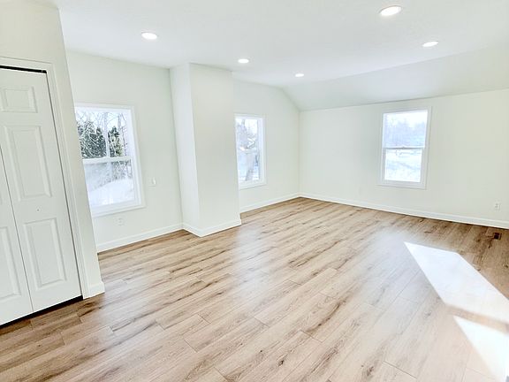 4th image of 1467 Frost Ave E Unit B