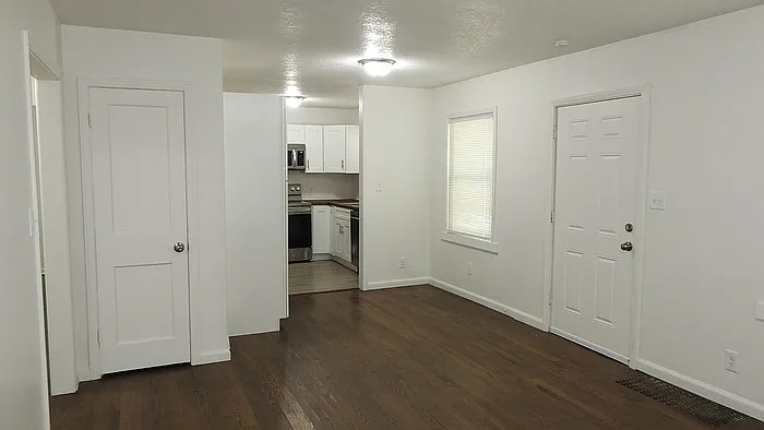 2222 S Overton Ave — Photo 5