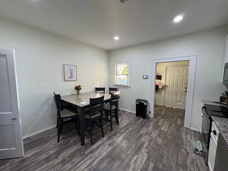 1405 James Ave — Photo 8