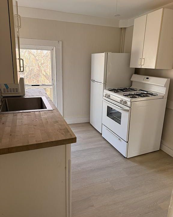 2nd image of 33 South St