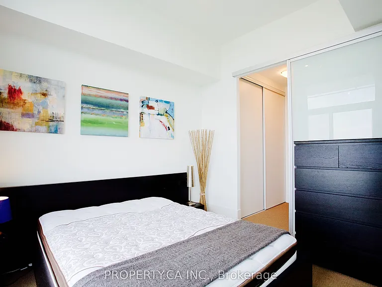 103 The Queensway #2815 — Photo 9
