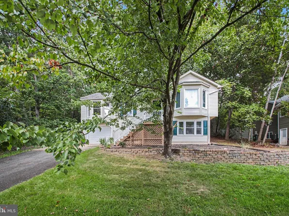 2411 Harpoon Dr, Stafford, VA 22554