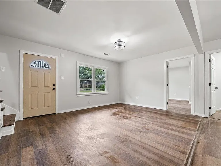 1441 Robin Hood Ln — Photo 6