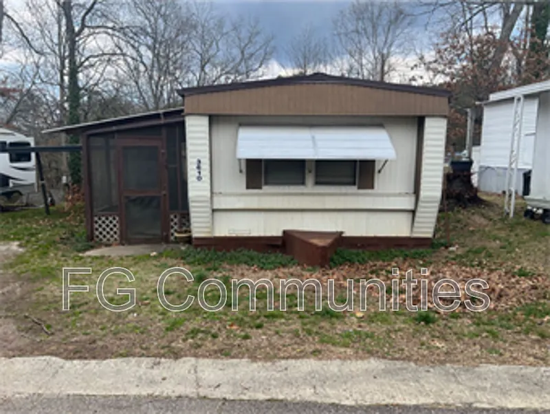 Building Photo - 3610 Highlands Rd #18