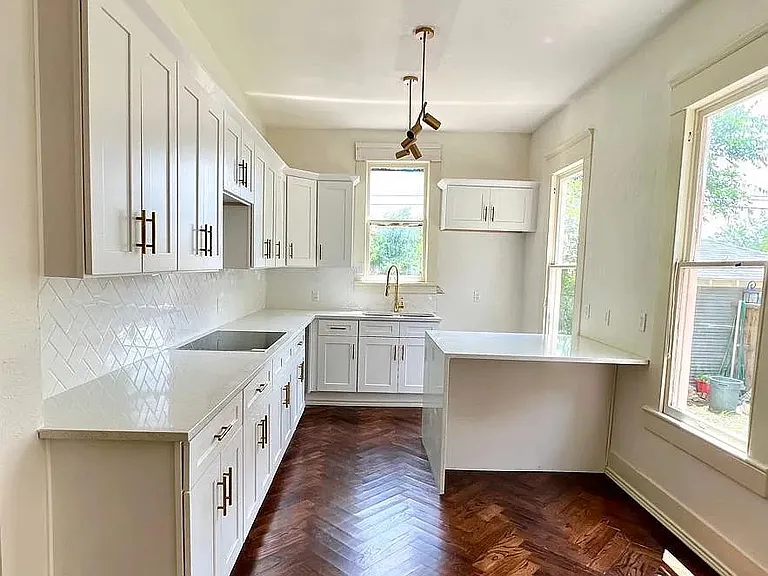 417 W Franklin St — Photo 12
