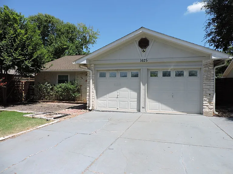 1625 Chippeway Ln — Photo 1