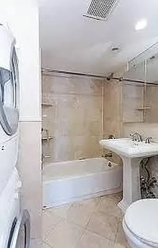 42 Avenue B — Photo 4