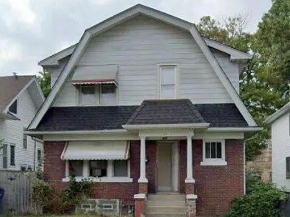 3rd image of 810 Lenox Ave Unit 1