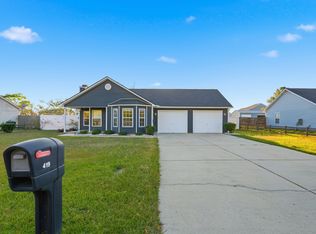 419 Northwoods Dr, Raeford, NC 28376