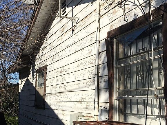 2nd image of 471 Lincolnshire Dr