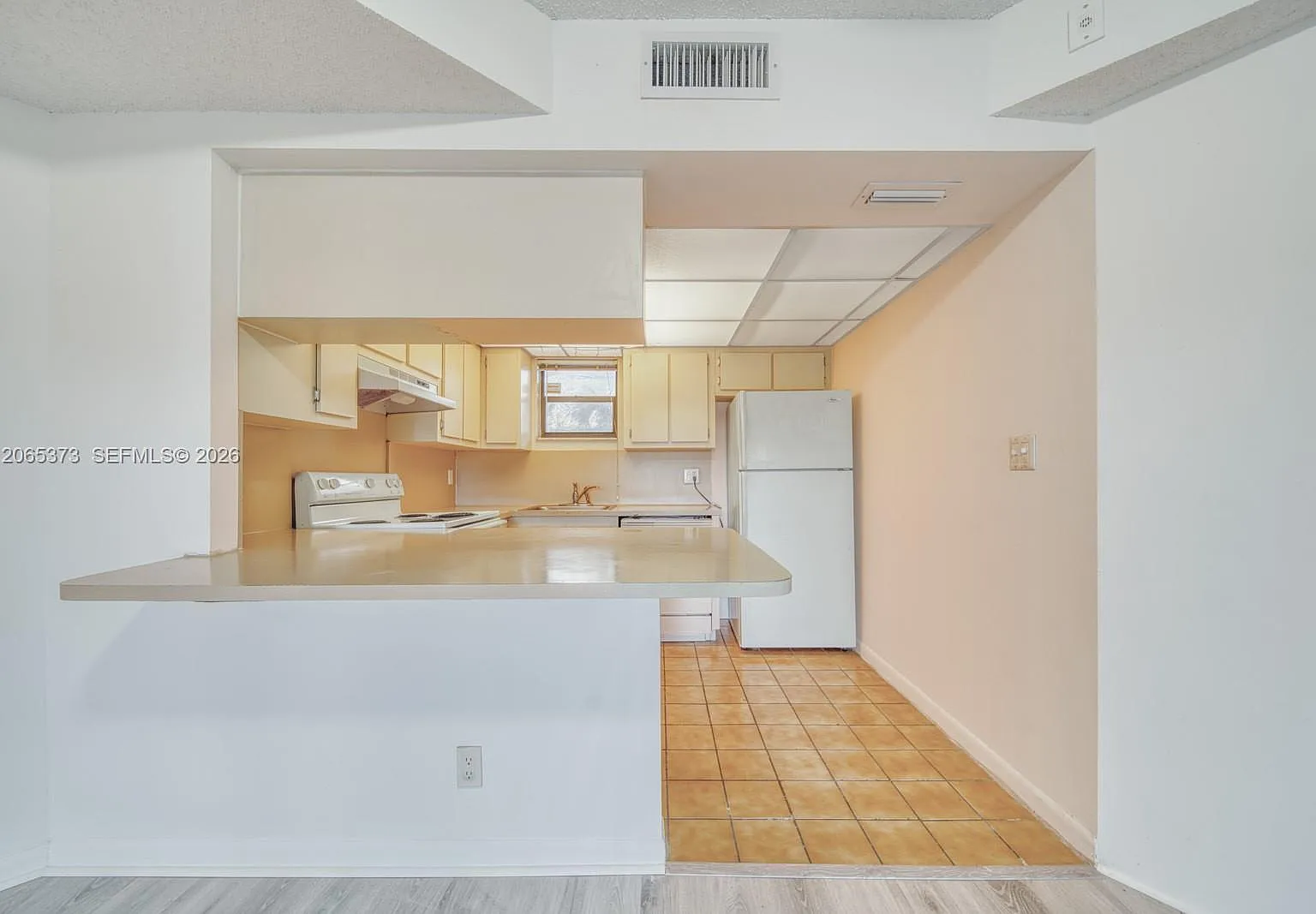 2 bed, 1036 sqft, $2,100 — Photo 2
