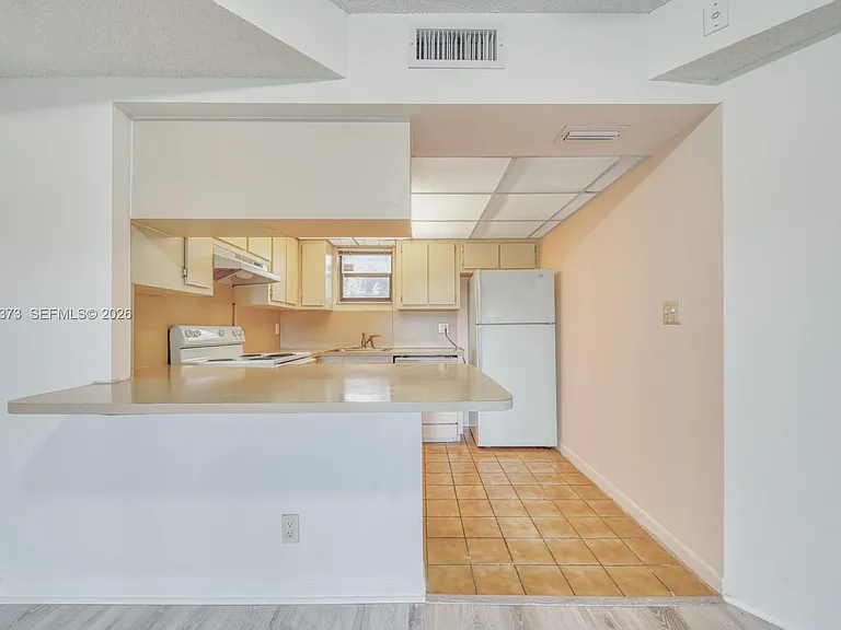 8290 Lake Dr #236 — Photo 4