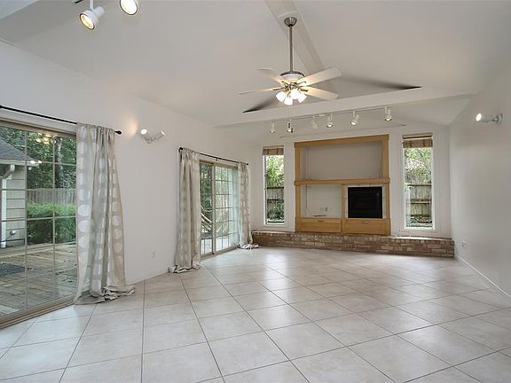 2nd image of 5555 Huisache St