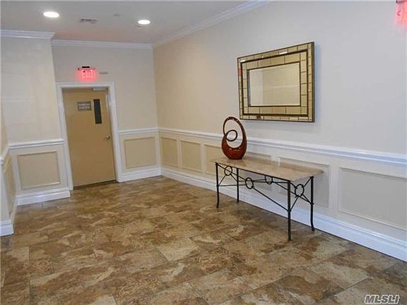 3rd image of 39 Mineola Blvd Ste 2G