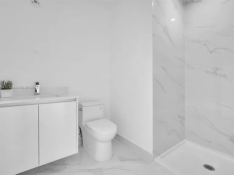 700 NE 24th St #4507 — Photo 39