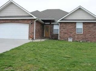 10306 Lucca Ln, Peculiar, MO 64078