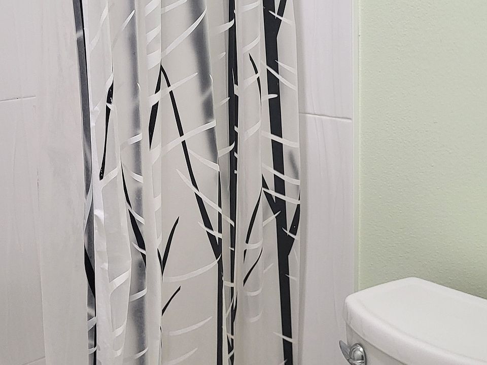 Shower/toilet