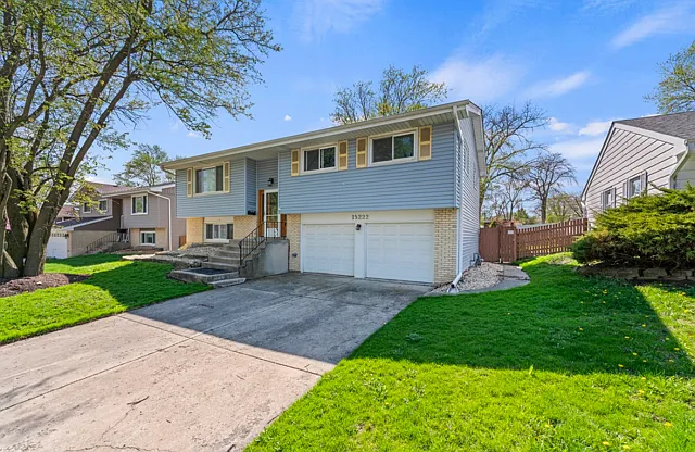 15222 Huntington Ct — Photo 1