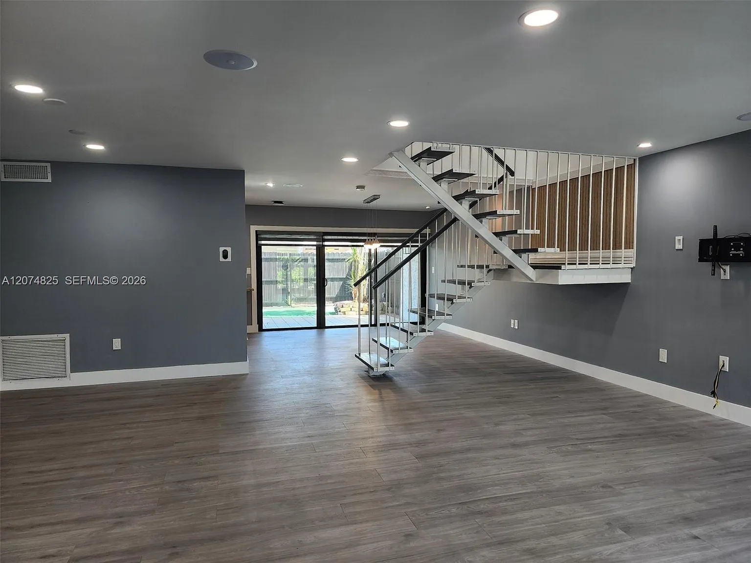 Spanish Villas Condo — Photo 1