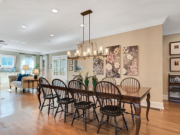 Large in kitchen dining