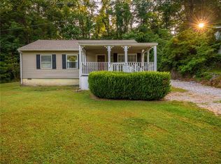 43 Middle Coach Rd, Hurricane, WV 25526