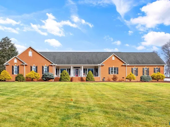 1266 Hermitage Rd, Waynesboro, VA 22980