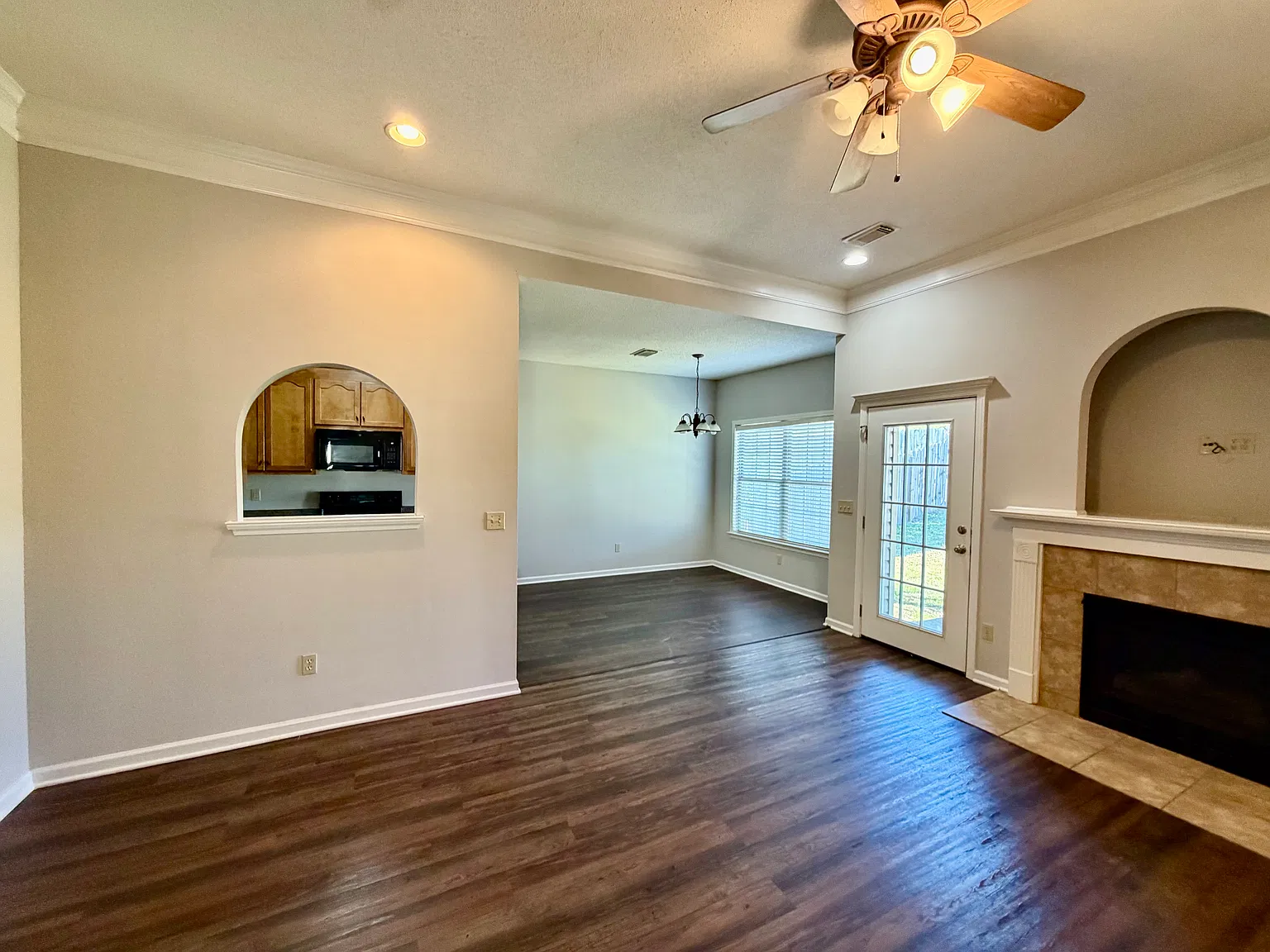 3 bed, 1328 sqft, $1,795 — Photo 4