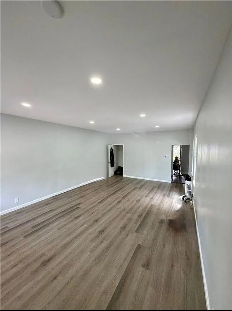 Charming 3BR Duplex in Kingston — Photo 2
