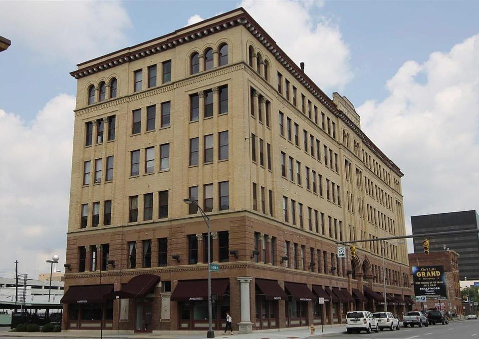 1st image of 150 E Main St APT 505