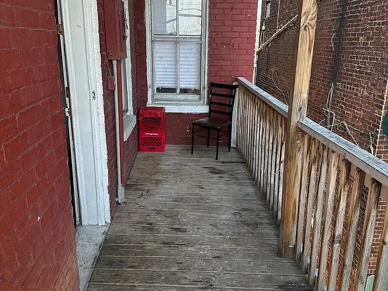 940 W Princess St — Photo 11