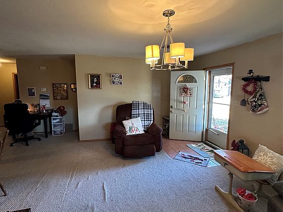 3rd image of 1135 Cravens Rd