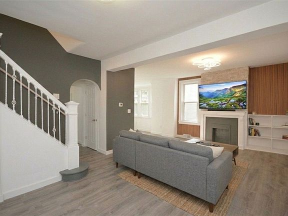 5th image of 688 Forest Ave