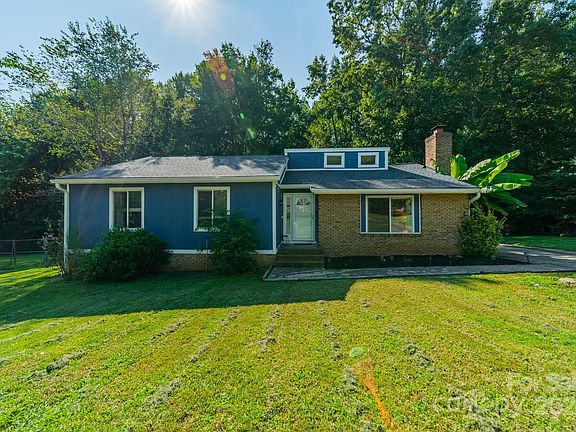 2nd image of 1721 Farm Pond Ct