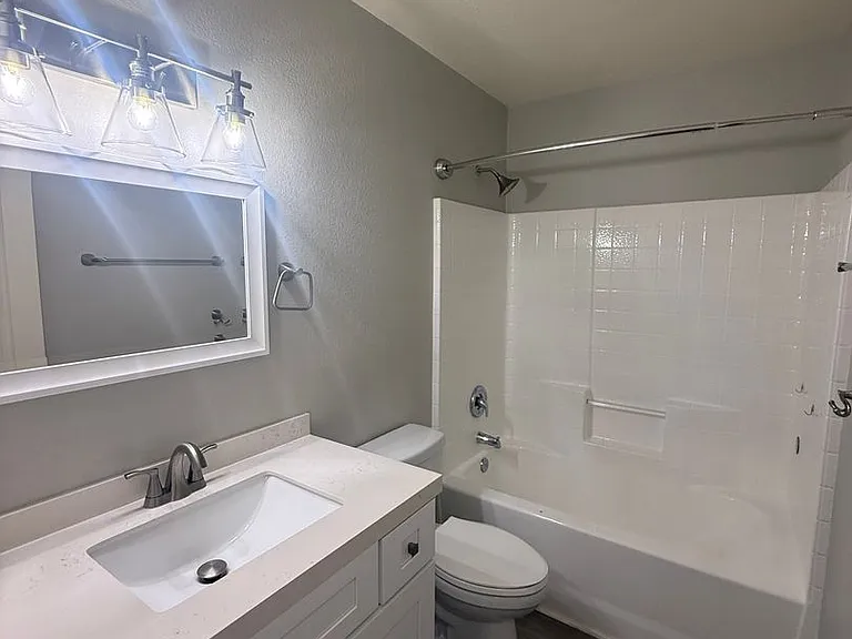 2843 Phoenix Ave — Photo 6