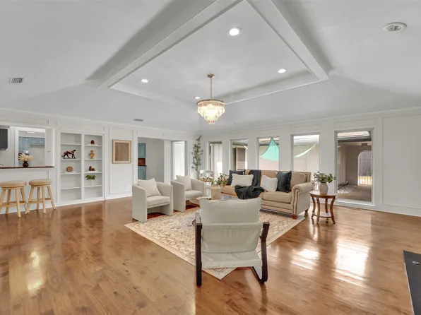 9511 Robin Meadow Dr, Dallas, TX 75243