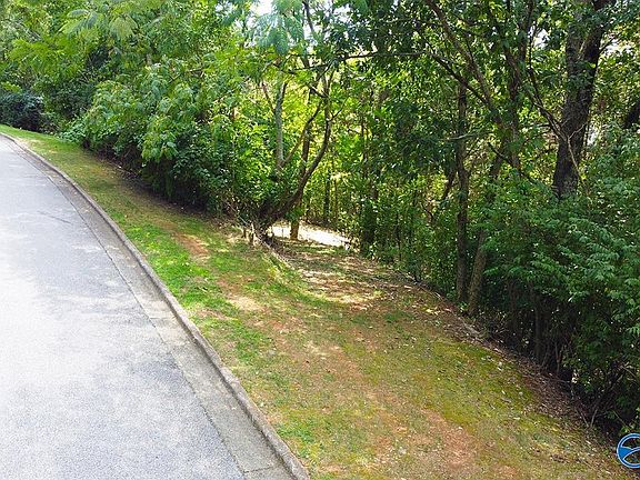 2nd image of 2216 Governors Bend Rd SE