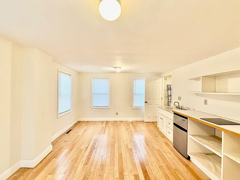 19 Common St #2 — Photo 2