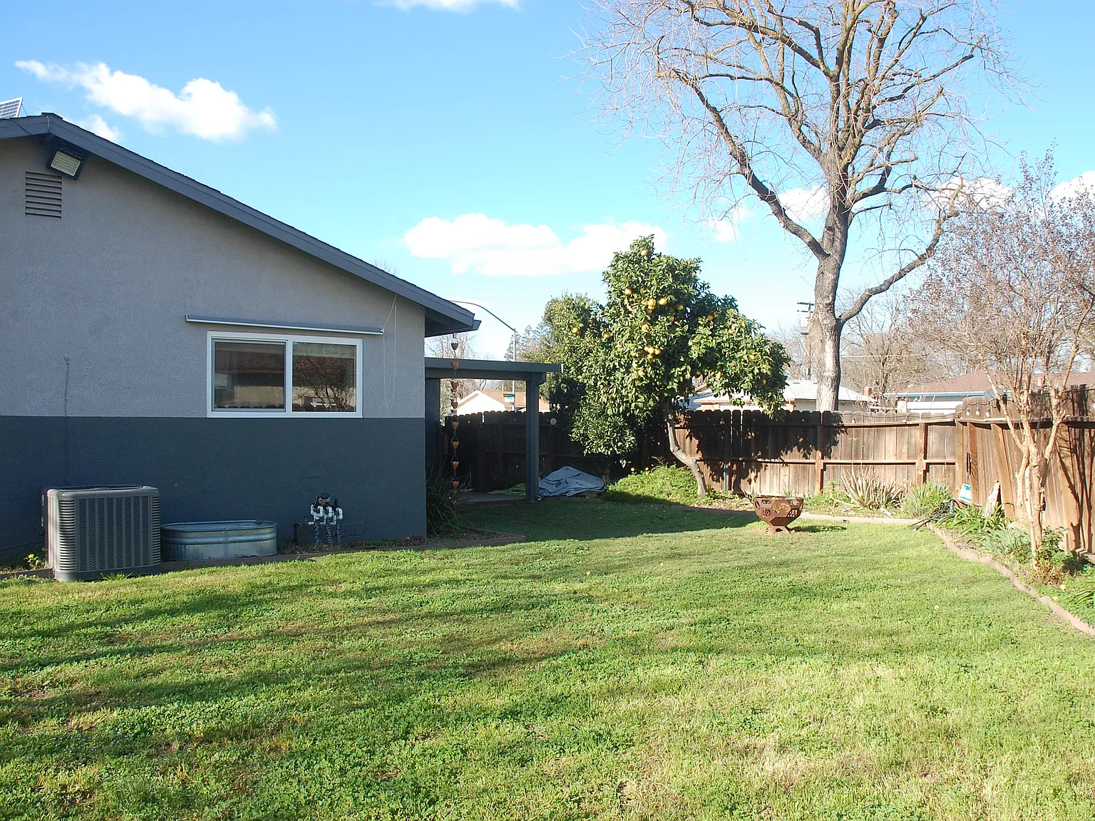 3 bed, 1300 sqft, $2,700 — Photo 2