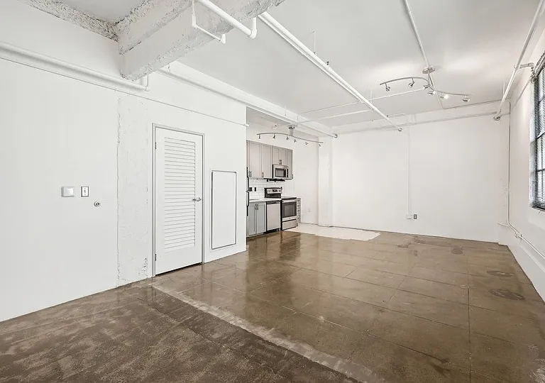 Arrive Broadway Lofts — Photo 41