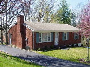 902 Crestwood Dr, Staunton, VA 24401