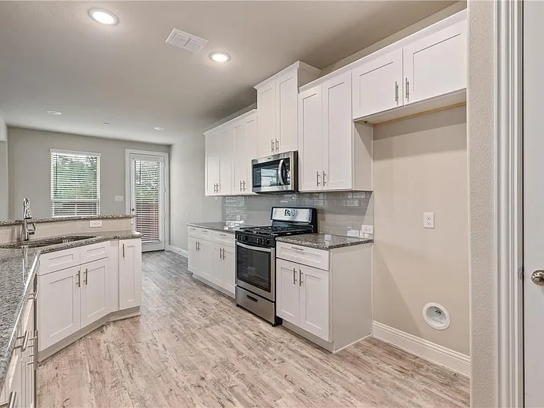 2900 Galveston St — Photo 21