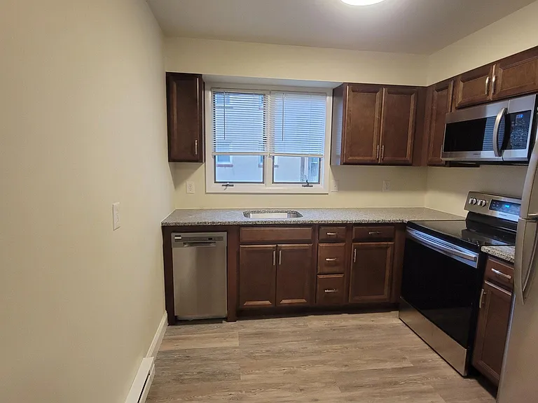 377 W Broad St #3 — Photo 2