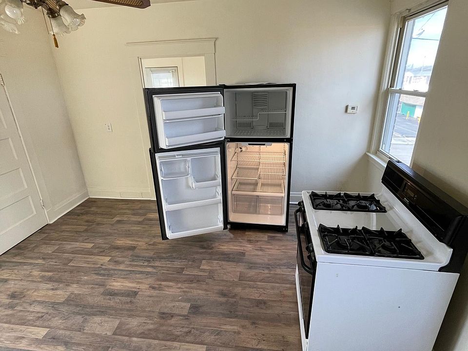 1st image of 12 E Voorhees St APT 2