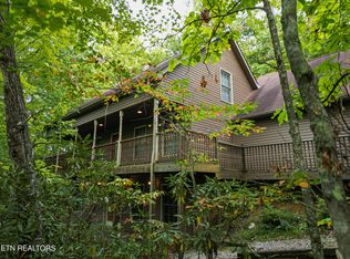 521 Jefferson Rd, Gatlinburg, TN 37738