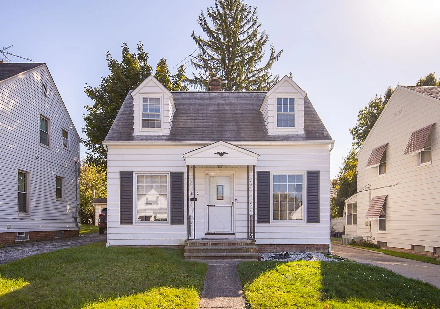 Maple Heights charming 2-bedroom, 1-bath colonial — Photo 2