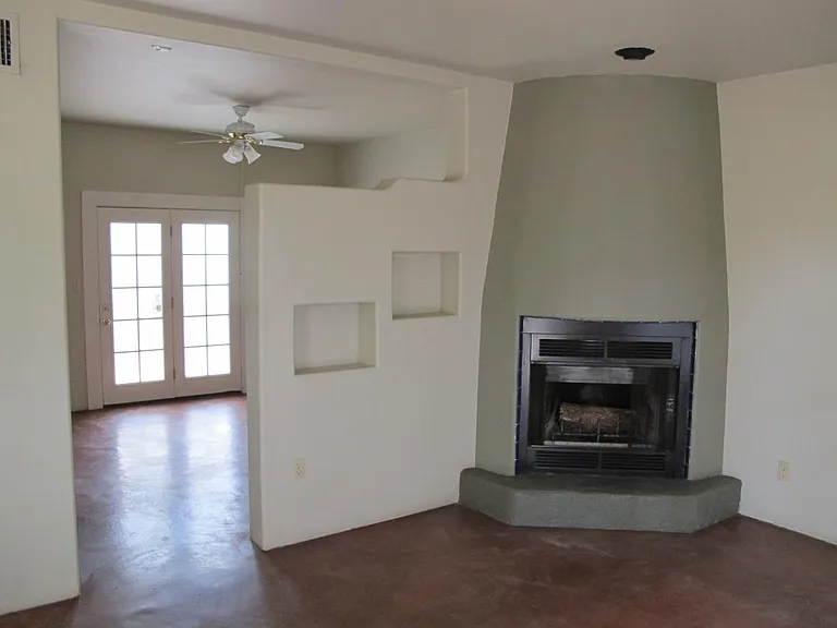 2315 W Wagon Wheel Dr — Photo 3
