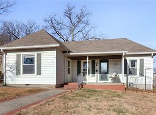 108 Delaware St, Stilwell, KS 66085