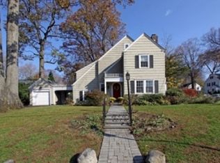 71 Ridge Cres, Manhasset, NY 11030