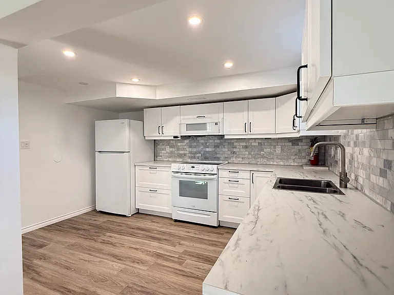 16 Orchard View Dr — Photo 1